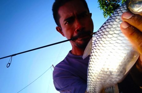 membottom-ikan-lampan-dengan-rod-sailang